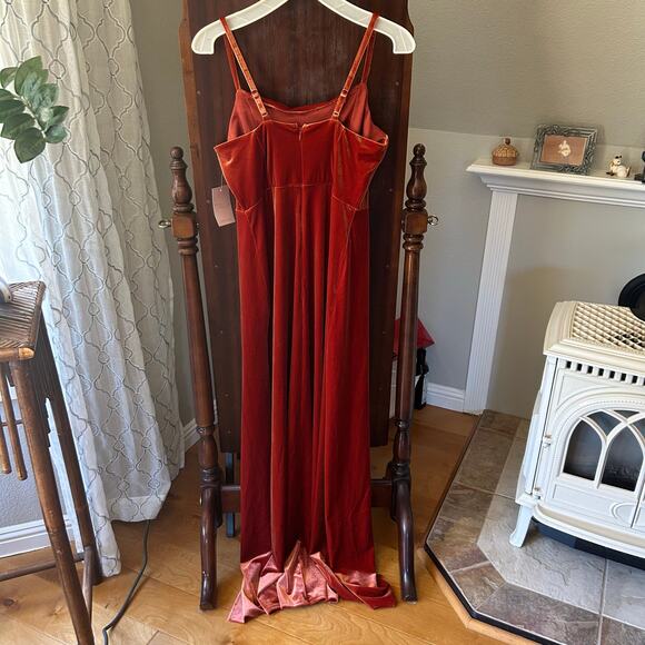 Birdy Grey Ash Dress
Velvet Burnt Orange - Picture 6 of 12